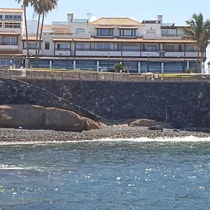 spacious-apartment-just-few-steps-of-the-ocean-in-la-caleta.in-canary-islands.com/